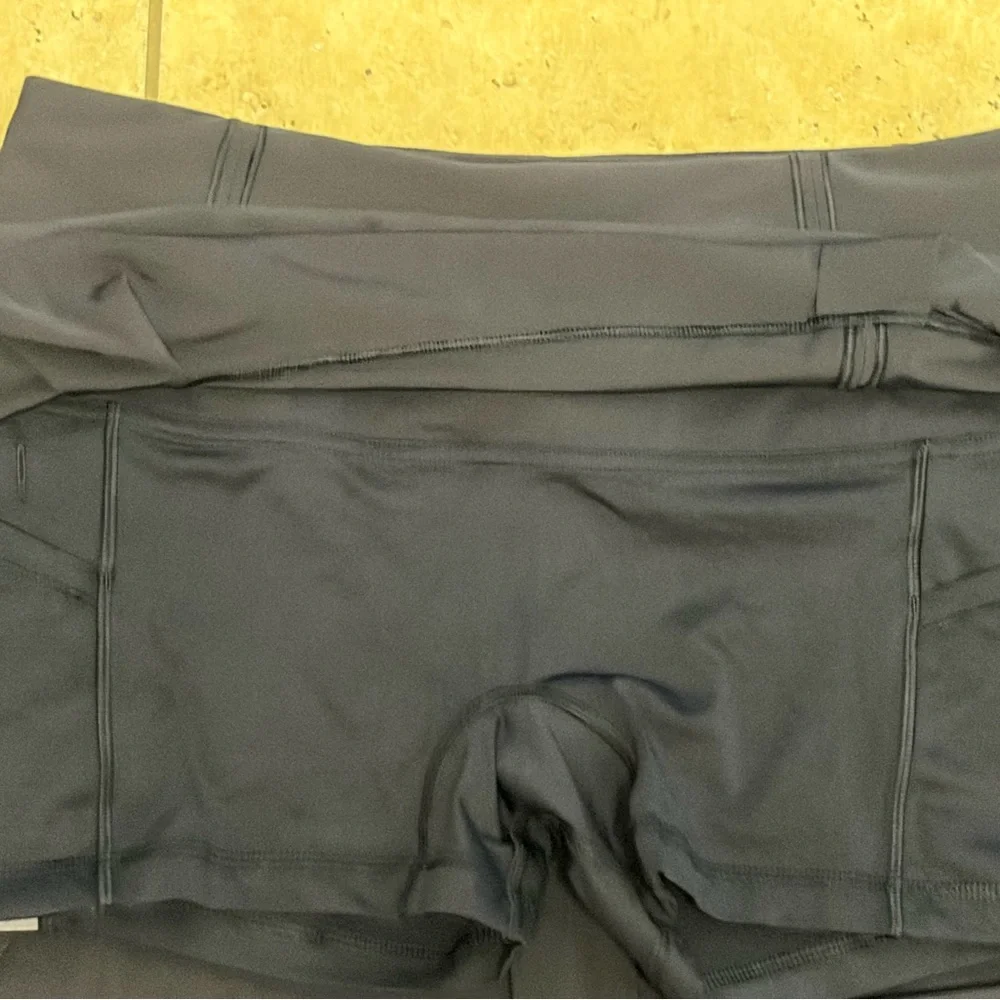 Lululemon Lost in Pace Midnight Navy Skirt *Tall* 15” size 8 - Picture 6 of 8